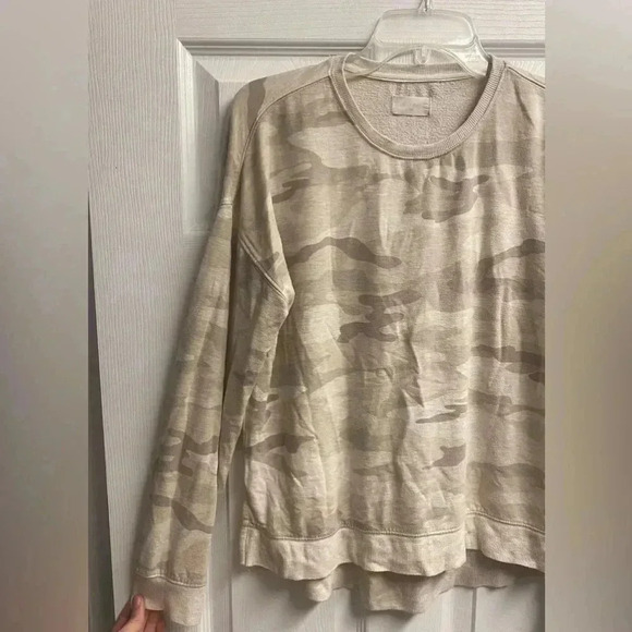 Altar’d State Camo Crewneck Sweatshirt Sweater Size Extra Small - Picture 3 of 6